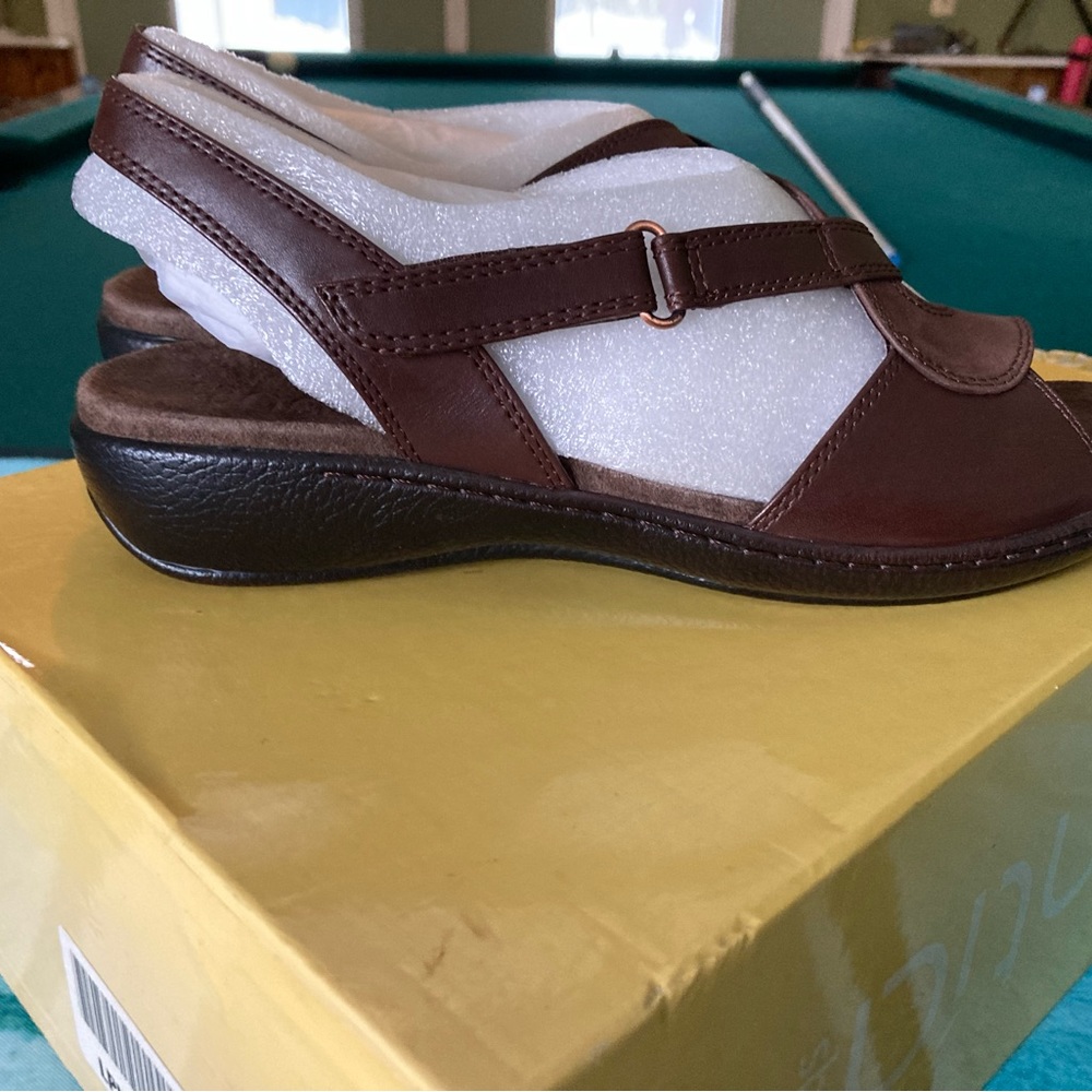 Sandals - Picture 2 of 4